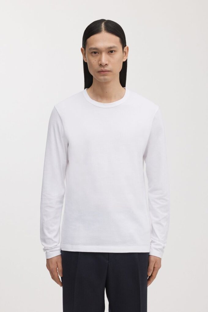 Das Langarm-T-Shirt