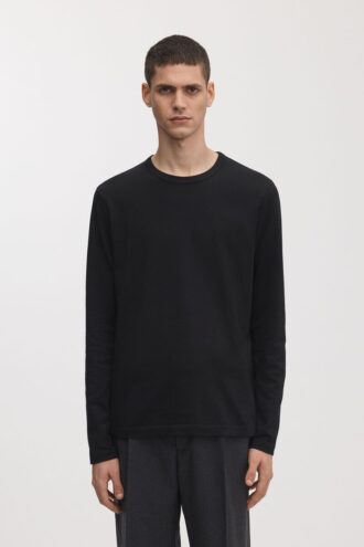 Das Langarm-T-Shirt