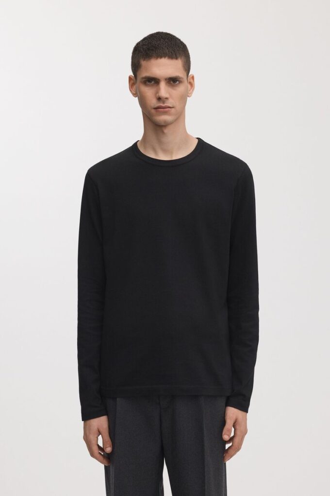 Das Langarm-T-Shirt