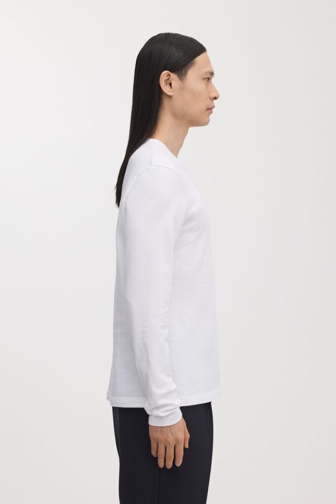 Das Langarm-T-Shirt