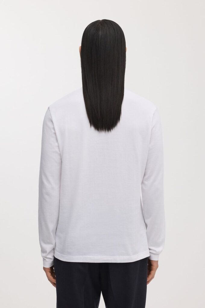 Das Langarm-T-Shirt