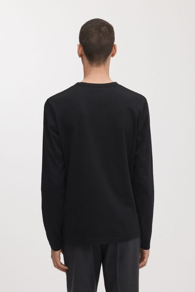 Das Langarm-T-Shirt