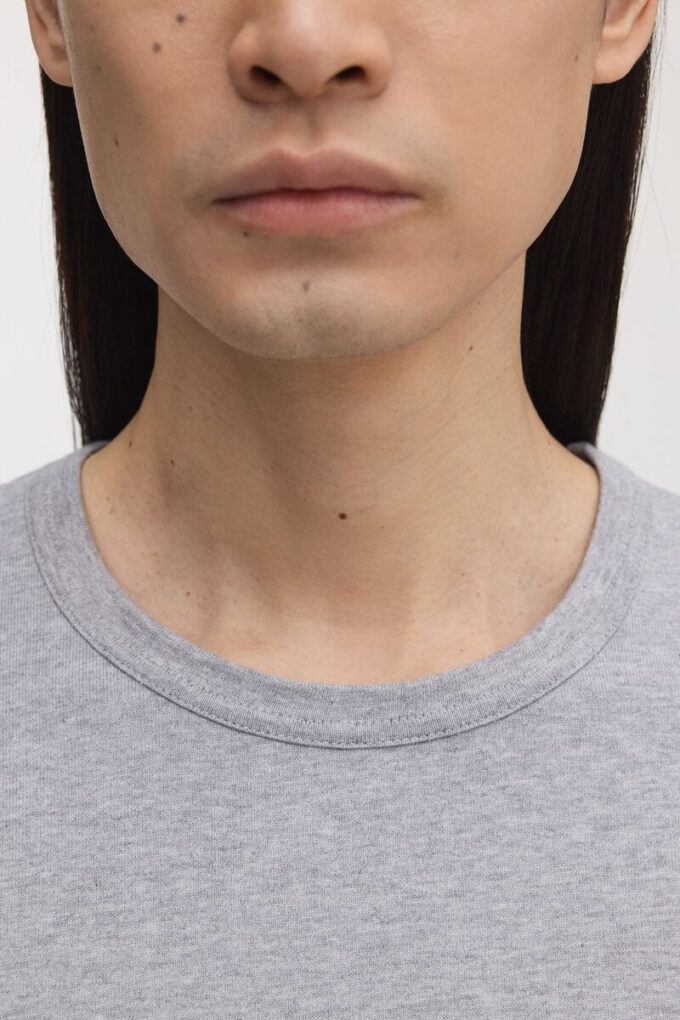 Das Langarm-T-Shirt
