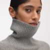 Der Kaschmir-Rollkragenpullover Der Kaschmir-Rollkragenpullover