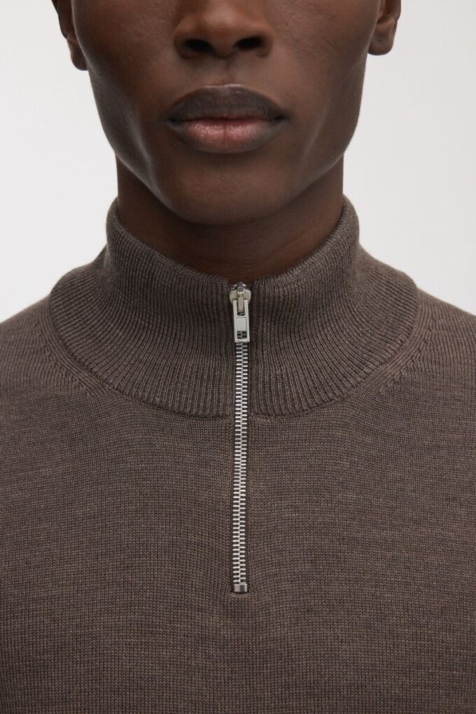 Der Merino-Pullover mit halbem Reißverschluss Der Merino-Pullover mit halbem Reißverschluss