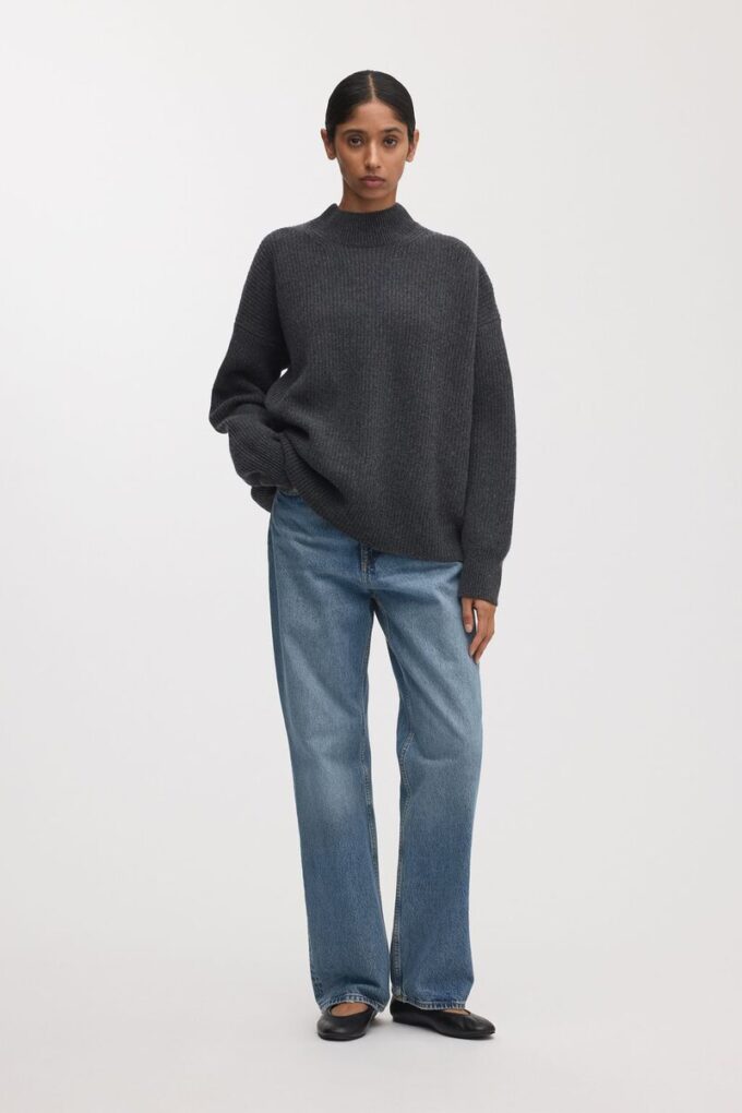 Der Pullover mit Stehkragen Der Pullover mit Stehkragen
