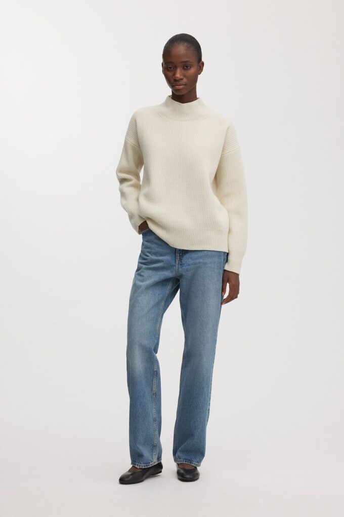 Der Pullover mit Stehkragen Der Pullover mit Stehkragen