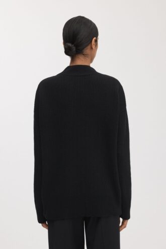 Der Pullover mit Stehkragen