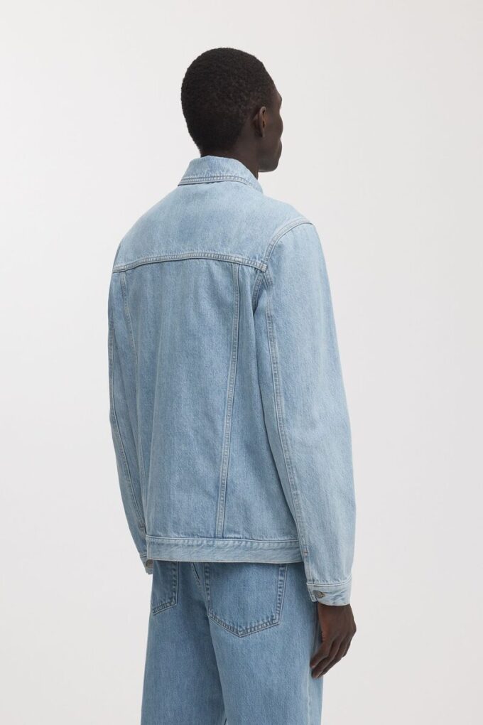 Die gewaschene Jeansjacke