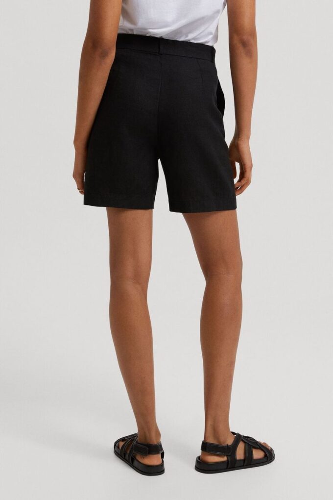 Die Leinen-Shorts – Archiv