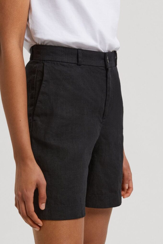 Die Leinen-Shorts – Archiv